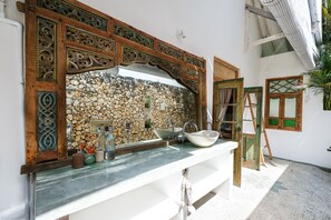 Superior Villa, 3 Bedrooms | Bathroom - Villa Papaya (Pecatu)