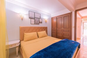 1 habitación, tabla de planchar con plancha, wifi gratis y ropa de cama 