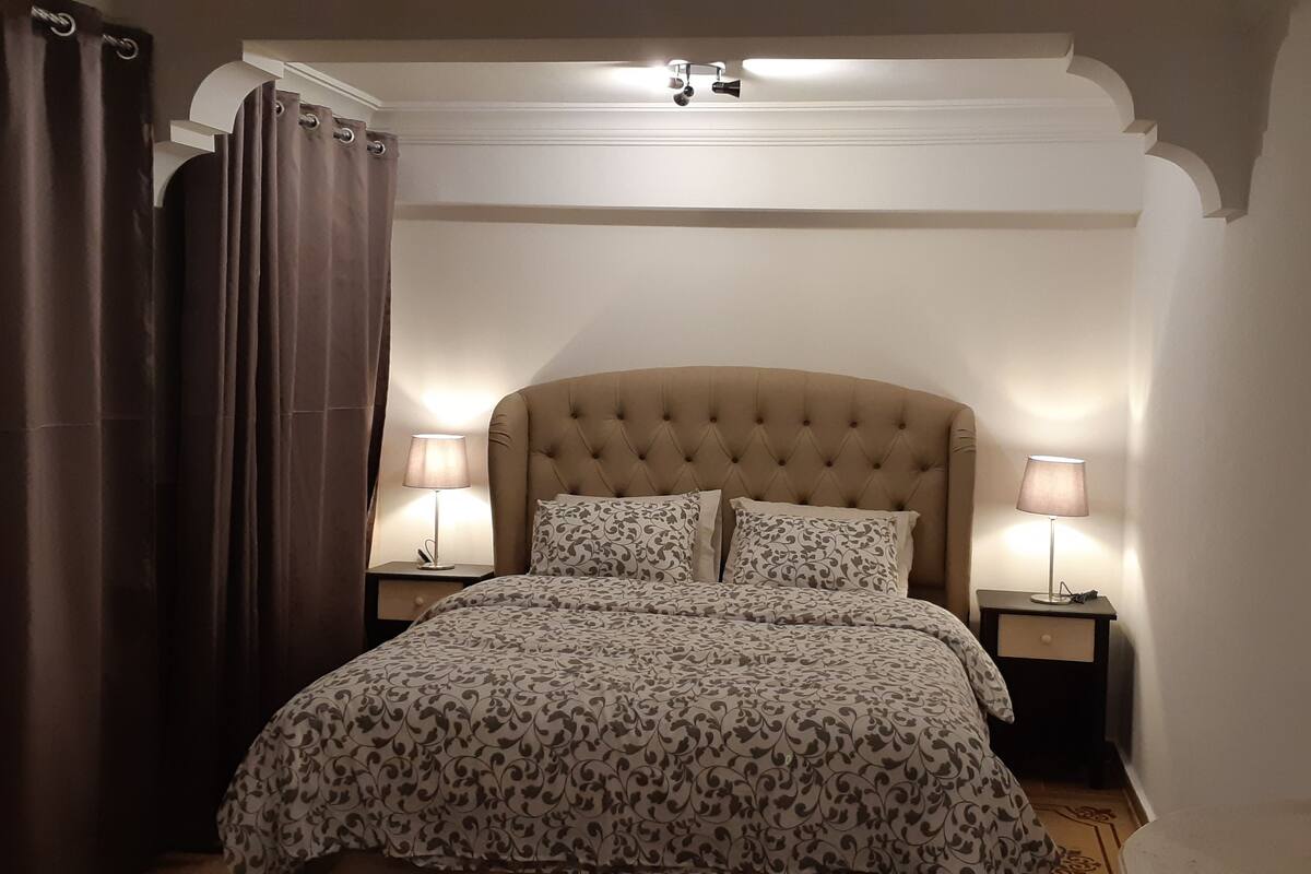 Comfort Studio Suite, 1 King Bed, Accessible, Garden View | 1 bedroom, iron/ironing board, WiFi (free), bed sheets