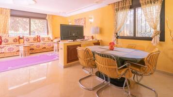 Villa, 3 Bedrooms | In-room dining