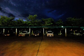 Free self parking - Teerana Place (Na Kae)