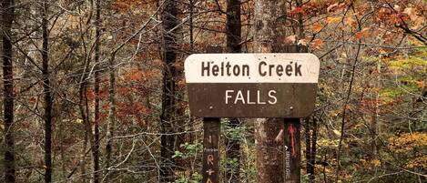 A sign for Helton Creek Falls.