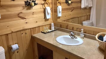 Studiosuite, 1 Schlafzimmer | Badezimmer | Kostenlose Toilettenartikel, Haartrockner, Handtücher, Seife