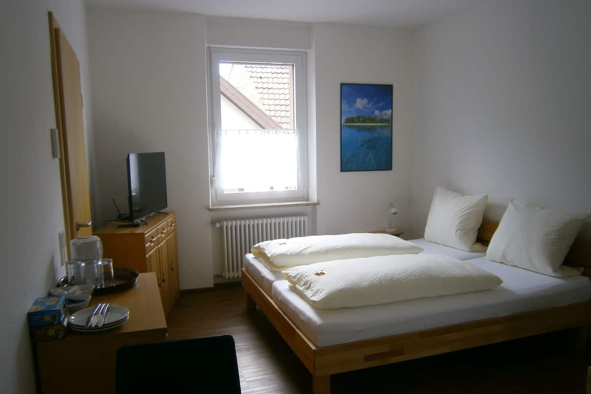 Comfort Triple Room, Non Smoking, Private Bathroom | 1 bedroom, soundproofing, cots/infant beds, rollaway beds