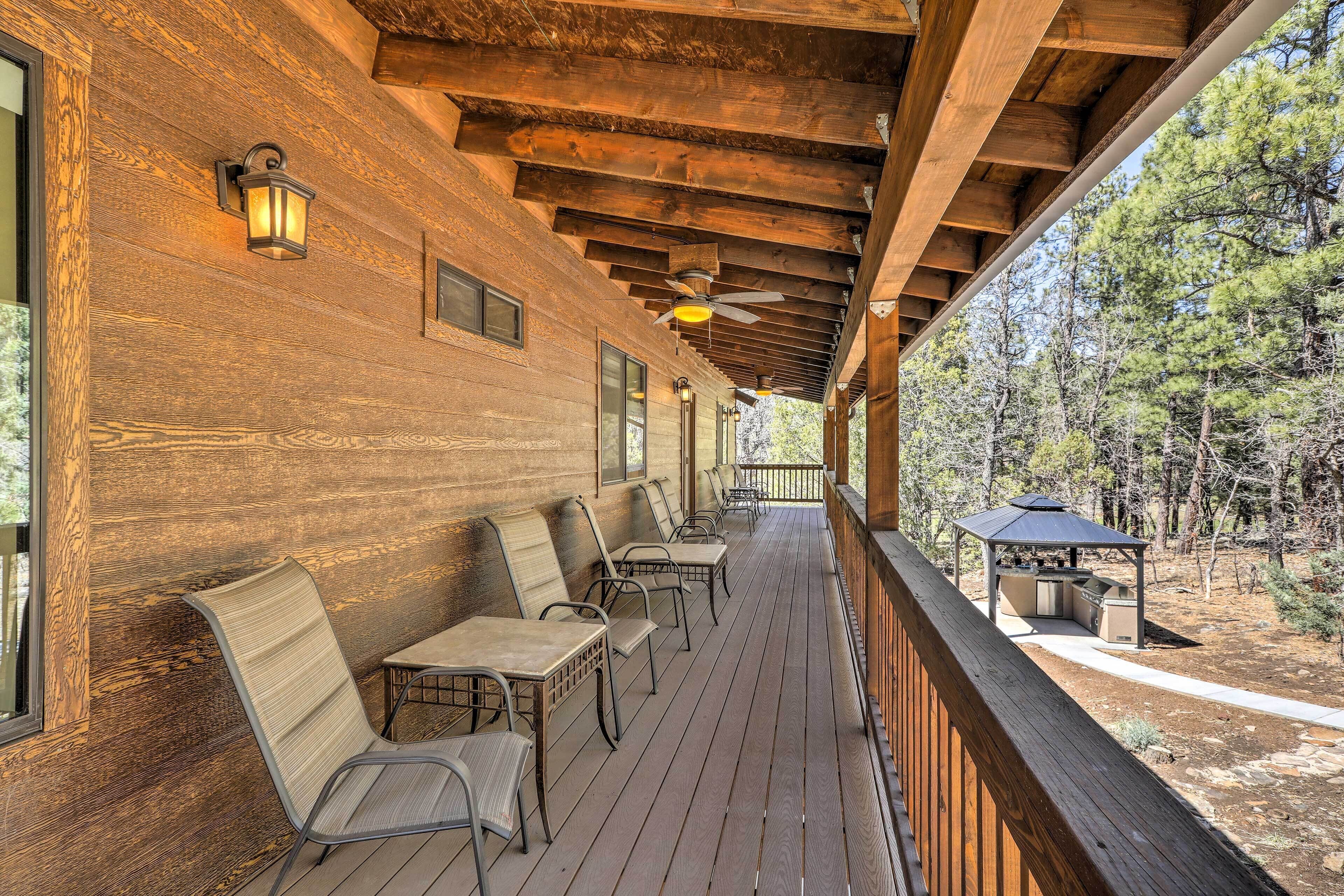 Spacious Pinetop-Lakeside Home w/ Hot Tub & Grill!