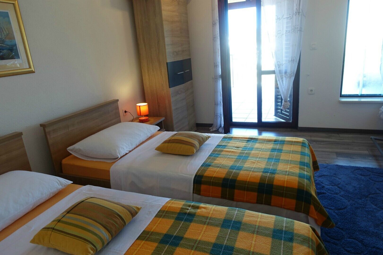 2 عدّة غرف نوم ومكواة/لوح كي وسرير سفر وواي فاي مجانًا