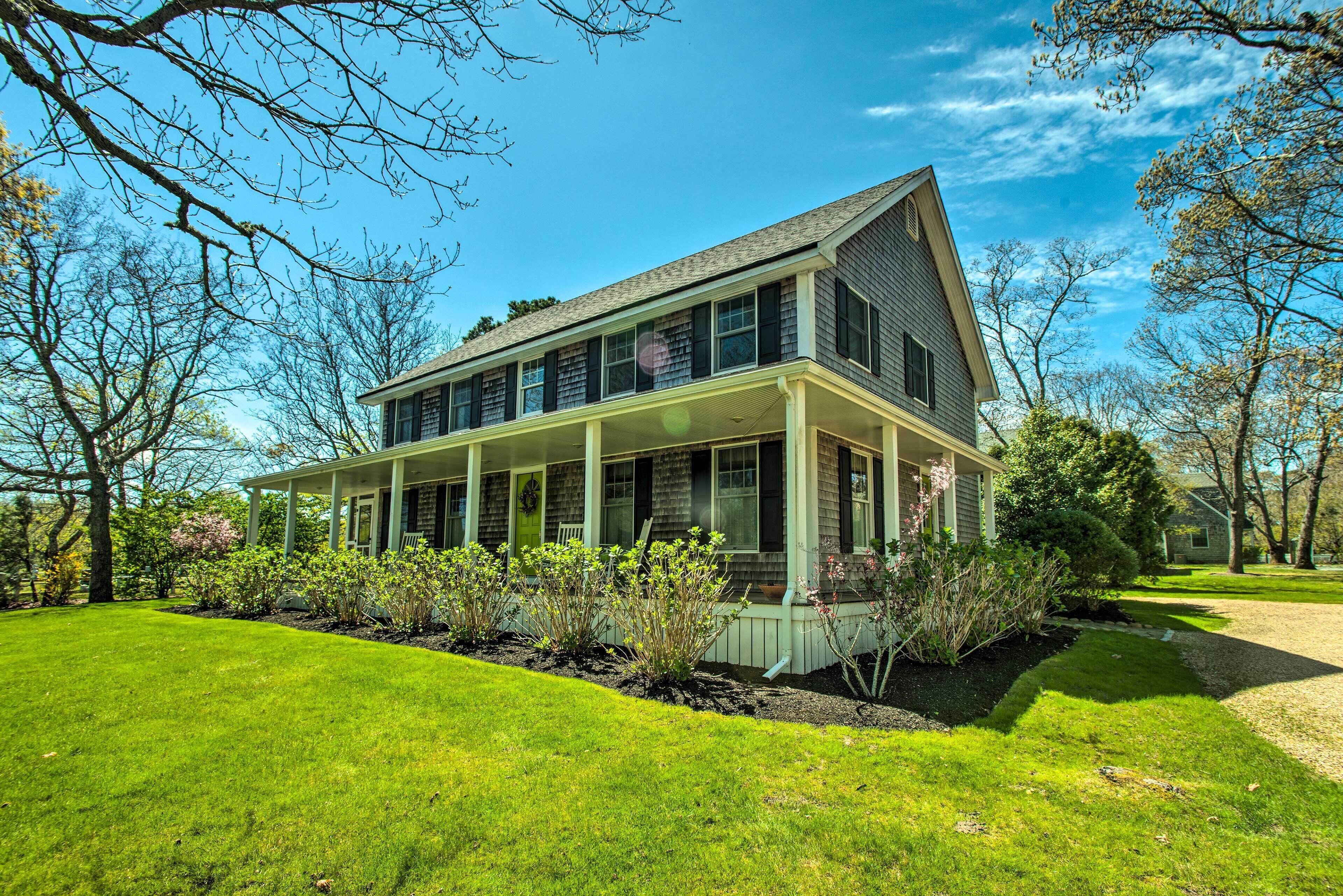 Traditional Martha's Vineyard Home w/ Porch & Yard