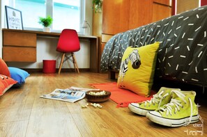 1 Schlafzimmer, laptopgeeigneter Arbeitsplatz, Bügeleisen/Bügelbrett