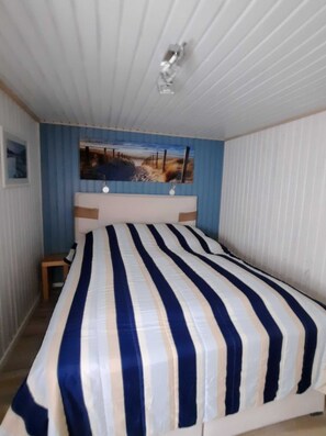 2 makuuhuonetta, vauvan matkasänky