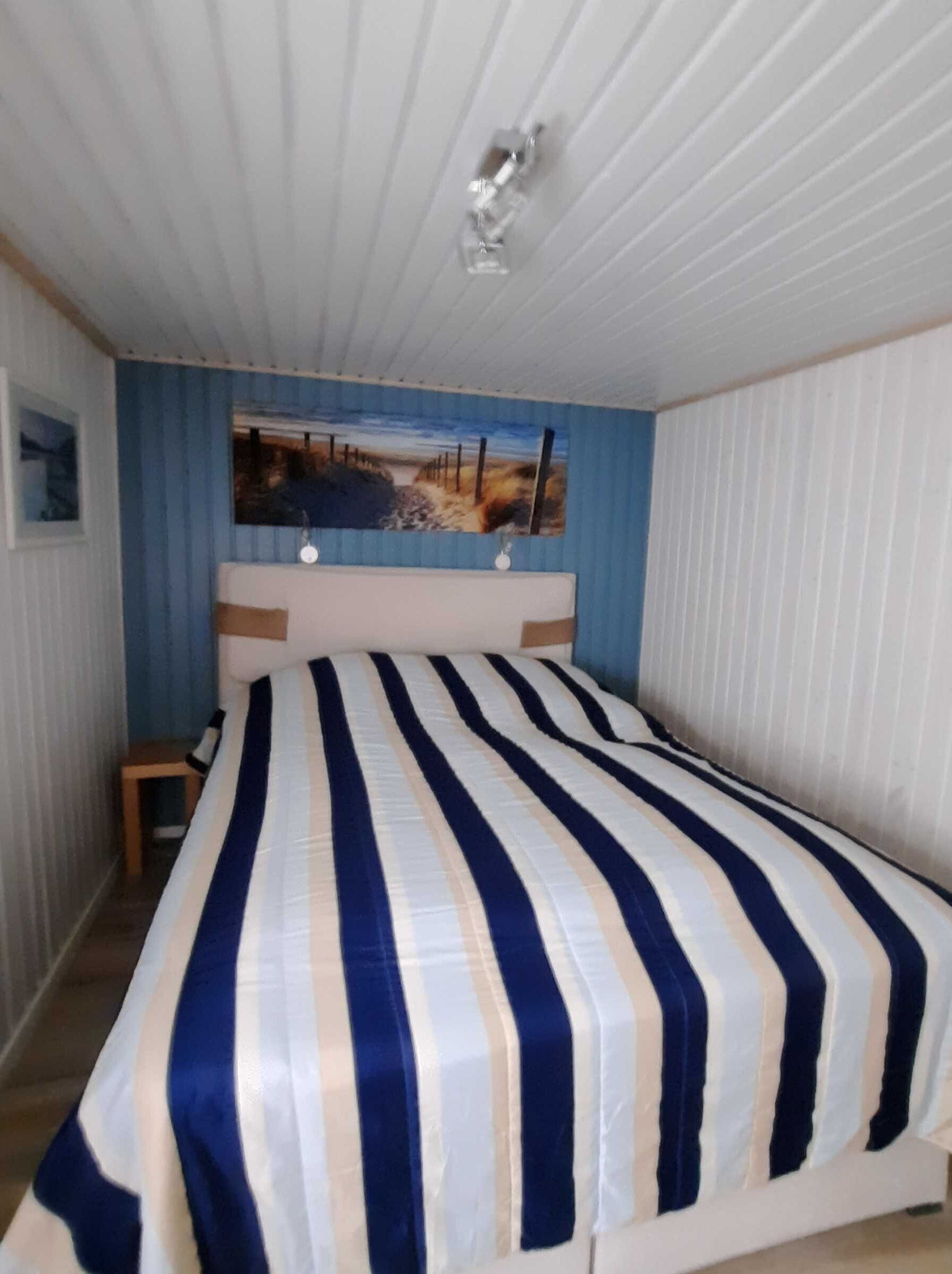 2 bedrooms, travel cot