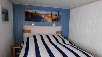 2 bedrooms, travel cot