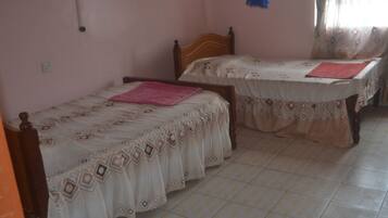 Standard Twin Room | Desk, WiFi (free)