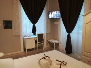 Minibar, in-room safe, desk, soundproofing - B&B Giorgia (Tropea)