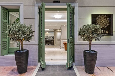 Estia Boutique Apartments - Image 5