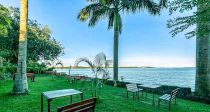 Saffron Beach Bistro & Cottages