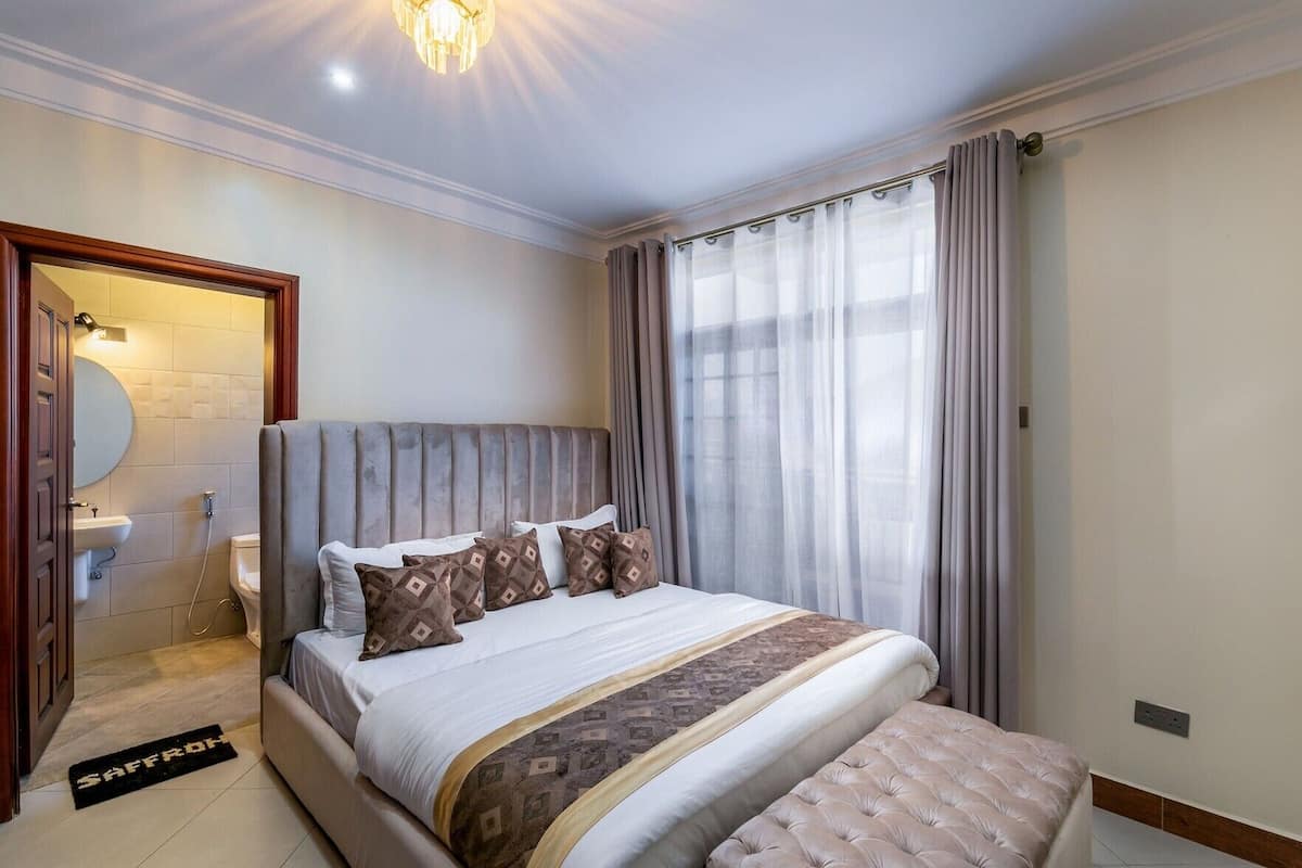 1 bedroom, Egyptian cotton sheets, premium bedding, Select Comfort beds