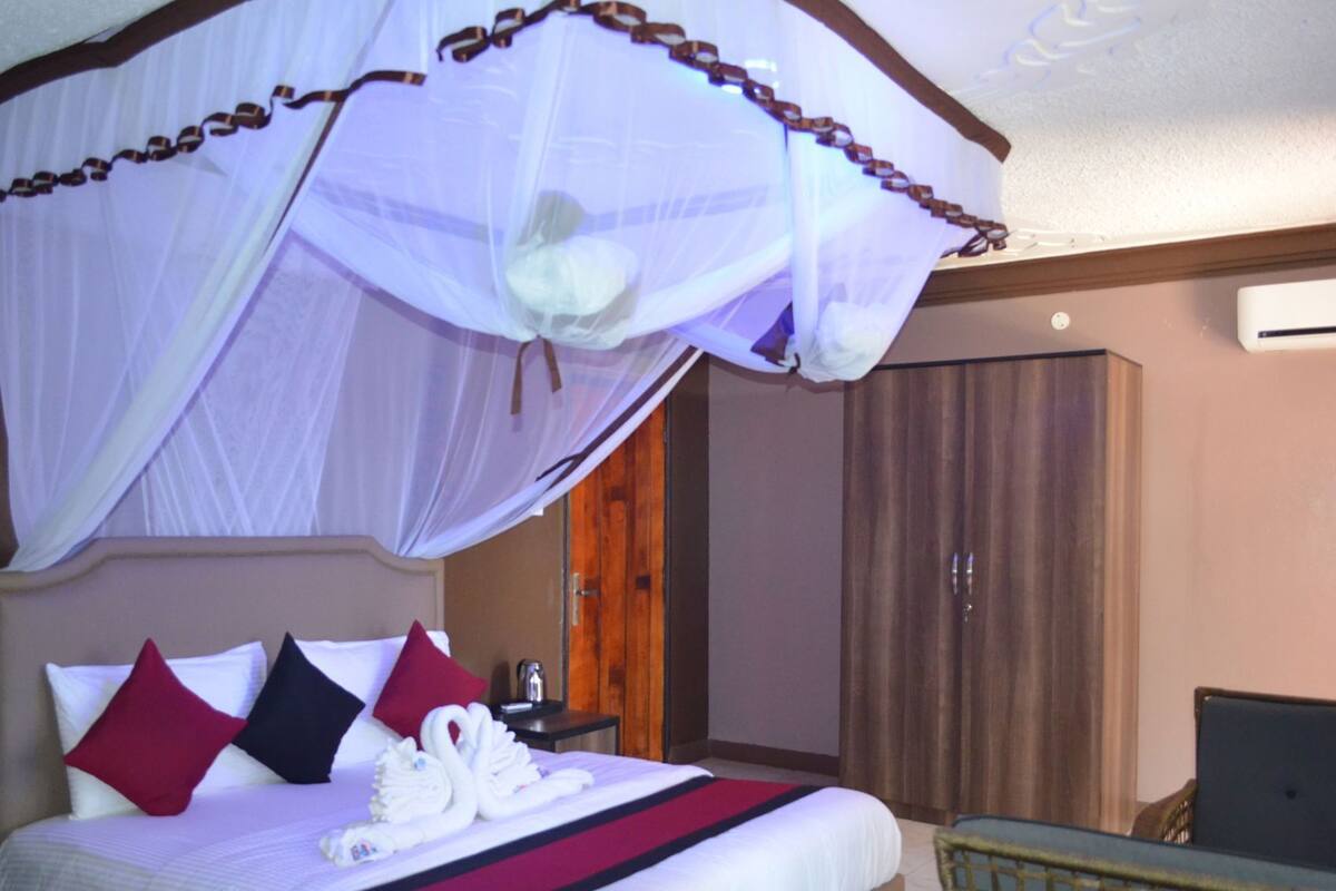 1 bedroom, Egyptian cotton sheets, premium bedding, Select Comfort beds