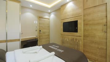 Deluxe Cift Kisilik Oda,Balkonlu | Työpöytä, äänieristys, silitysrauta/-lauta, ilmainen Wi-Fi