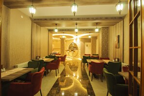 Daily buffet breakfast (TRY 400 per person)