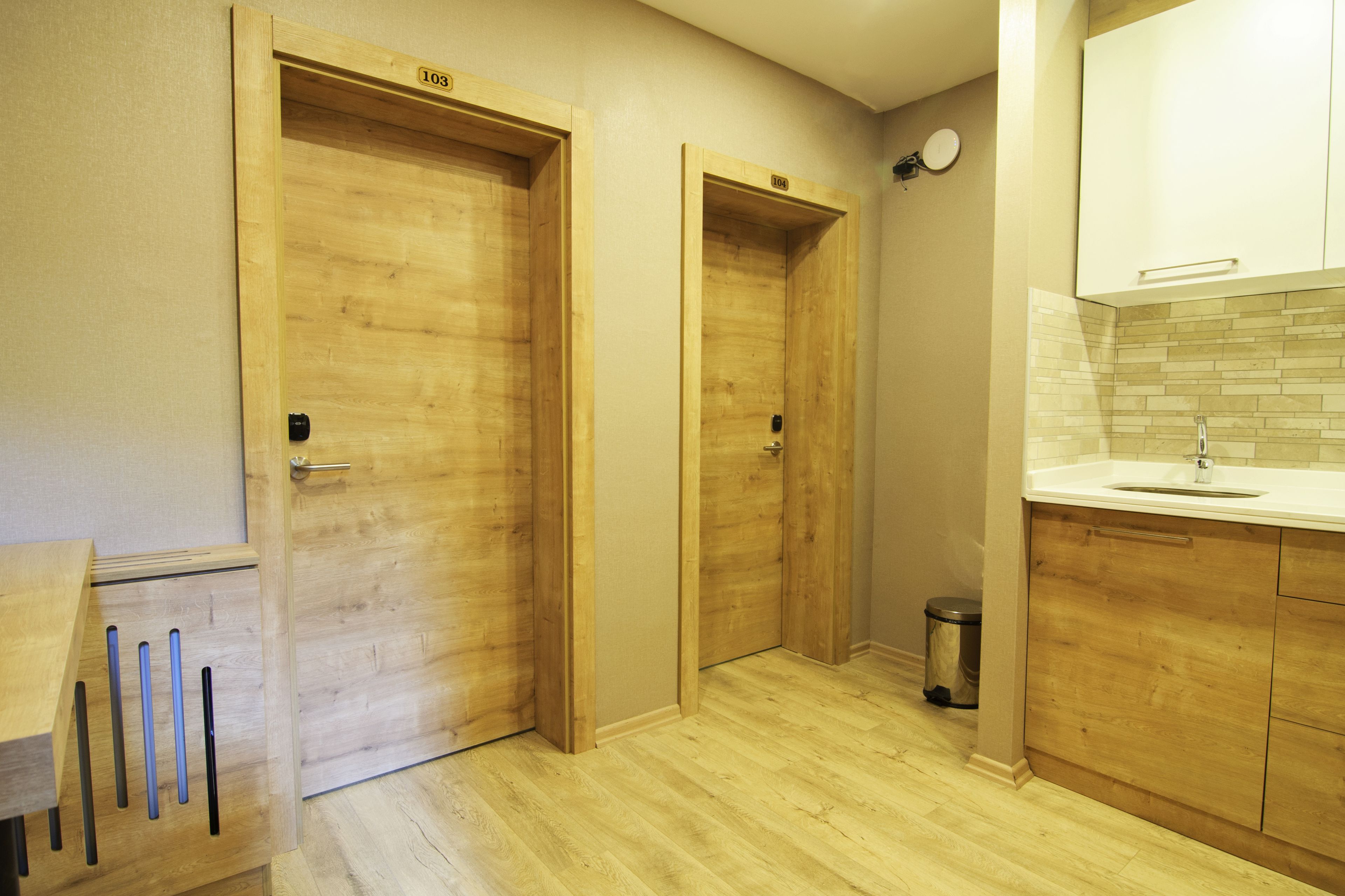 deluxe apartment, 3 bedrooms | private kitchenette | mini-fridge, cookware/dishes/utensils