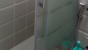 Deluxe Room, 1 Double Bed | Bathroom shower - RM Guesthouse (Rome)