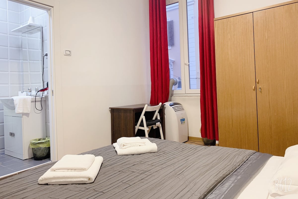 Room (White) | In-room safe, desk, rollaway beds (surcharge), WiFi (free)