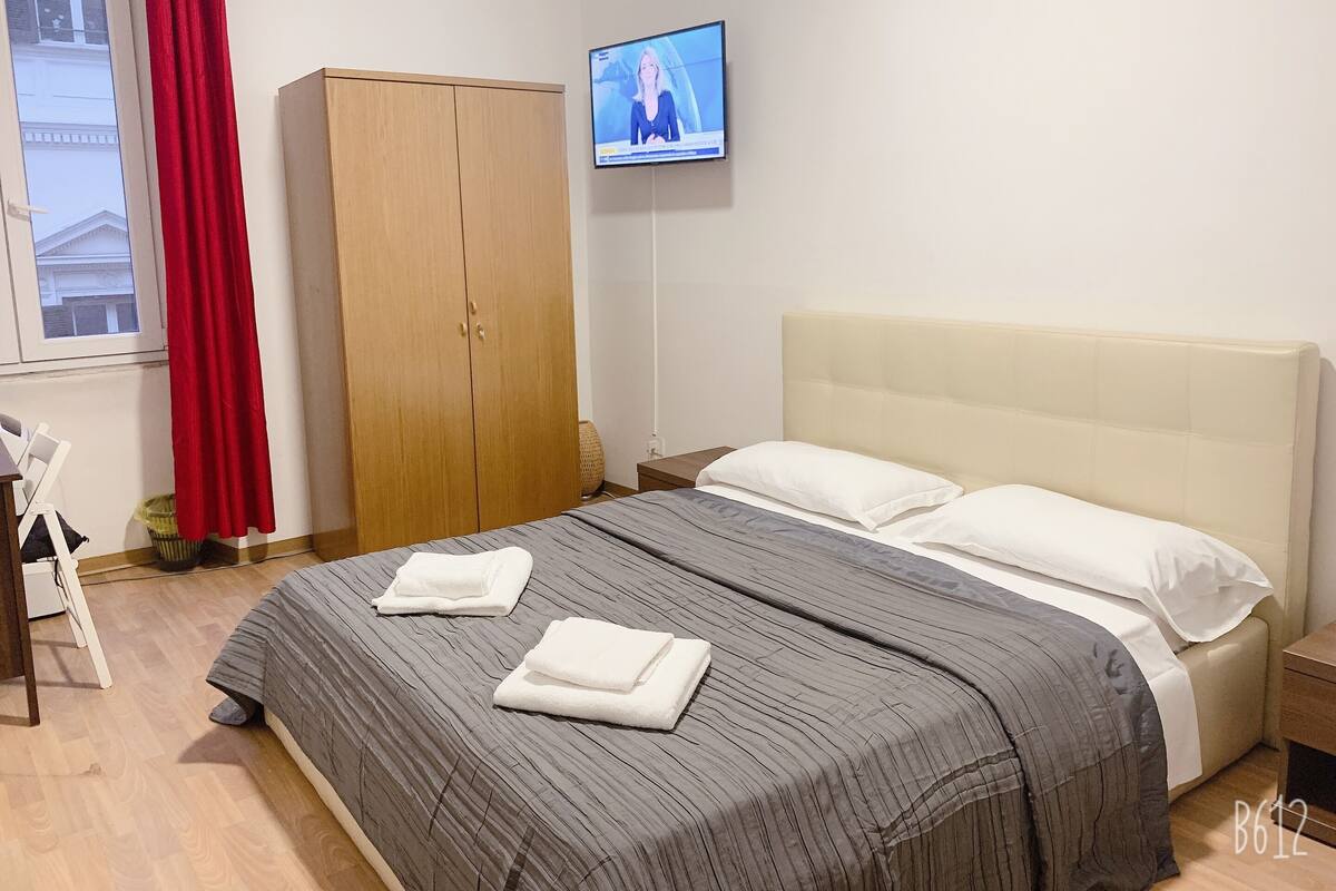 Deluxe Room, 1 Bedroom | In-room safe, desk, rollaway beds (surcharge), WiFi (free)