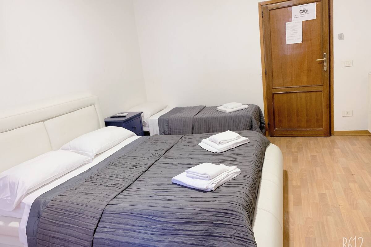 In-room safe, desk, rollaway beds (surcharge), WiFi (free)