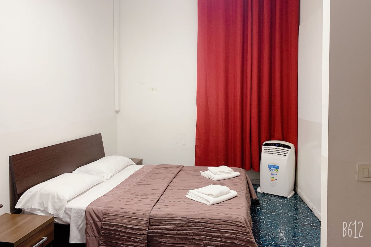 In-room safe, desk, rollaway beds (surcharge), WiFi (free)