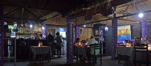 Breakfast, lunch and dinner served  - La Maison (Toamasina)