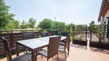 Familienapartment, Bergblick | Terrasse/Patio