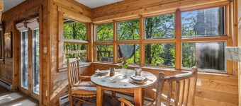 PERFECT COUPLES RETREAT W/ HOT TUB & FIREPLACE- SUNDANCE COTTAGE
