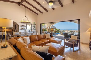 TV - Casa Juan Miguel | 4 Bed, 4.5 Bath (Cabo San Lucas)