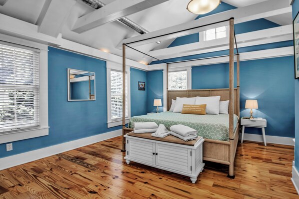 1 Schlafzimmer, Betten mit Memory-Foam-Matratzen, Schreibtisch