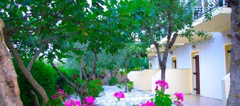 7 Seaview Studiosia, 150 metrin pÀÀssÀ merestÀ (14-19 henkilöÀ), rauhallinen paikka