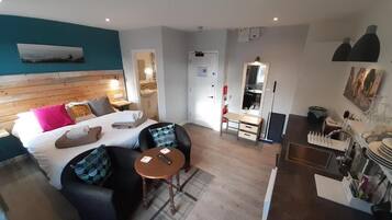 In-room safe, desk, iron/ironing board, free WiFi