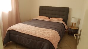 3 bedrooms, iron/ironing board, travel cot, free WiFi - Charming villa in Vallon Pont D'arc with private pool (Vallon-Pont-d'Arc)