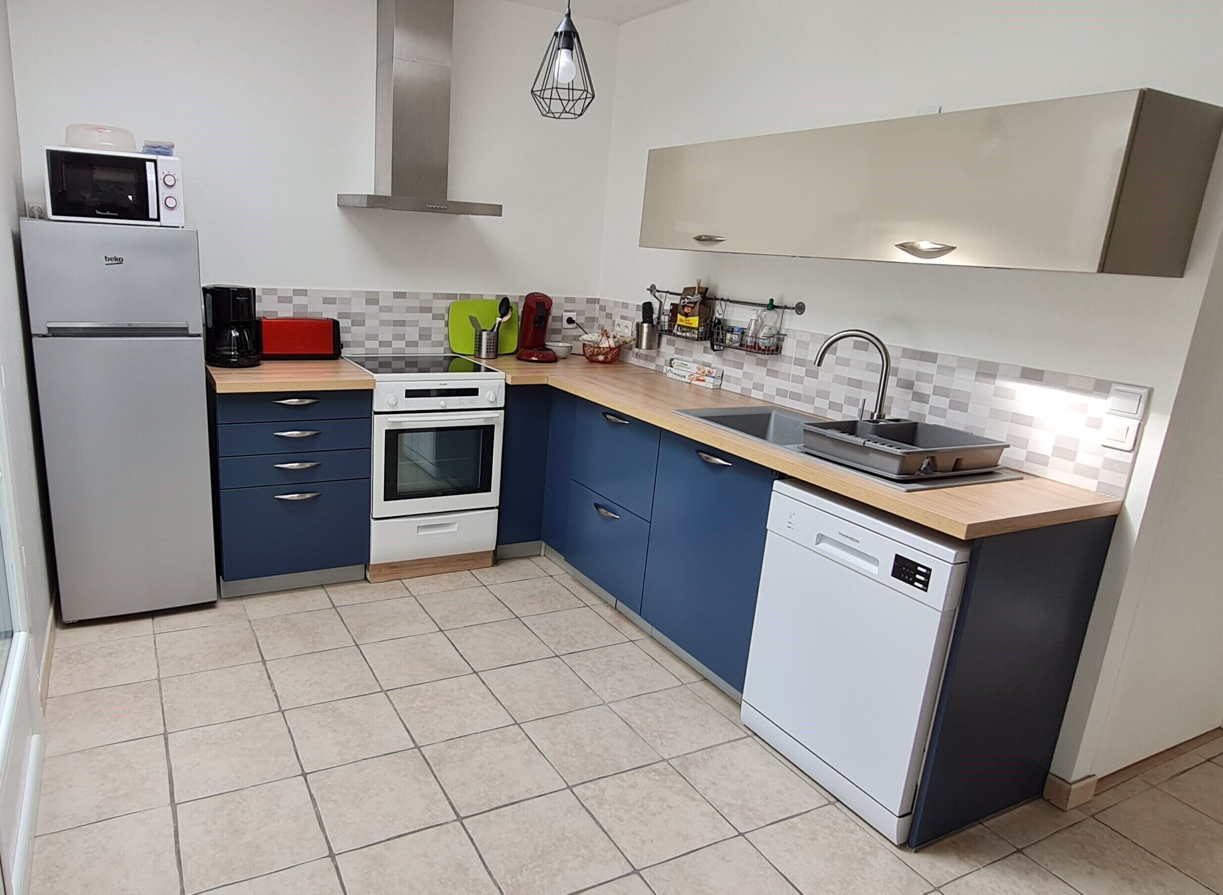 雪櫃、微波爐、焗爐、爐具