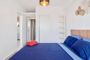 1 bedroom, iron/ironing board, internet, bed sheets