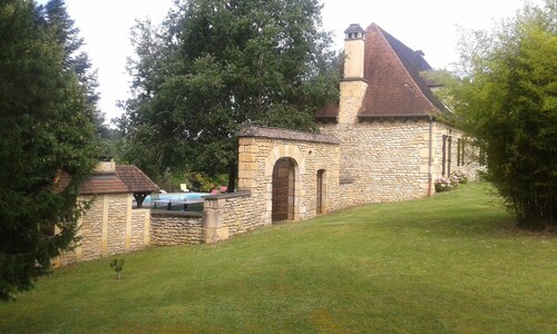 PERIGOURDINE STONE HOUSE CLASS 3 * GREEN FRAME WITH PRIVATE POOL.