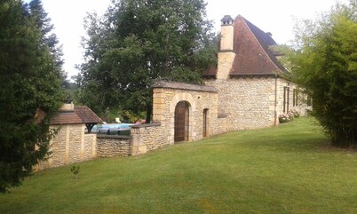 PERIGOURDINE STONE HOUSE CLASS 3 * GREEN FRAME WITH PRIVATE POOL.