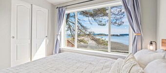 Unique Waterfront Beach House, 1 mile from Friday Harbor