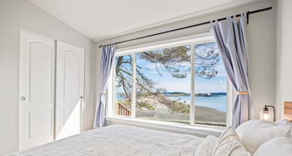 Ainutlaatuinen Waterfront Beach House, aivan uusi, 1 kilometrin päässä Downtown Friday Harborista