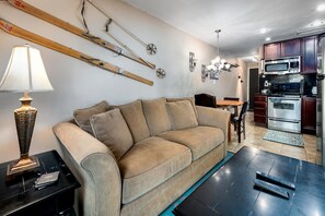TV, fireplace - Tannhauser II Condo: Downtown Breck (Breckenridge)