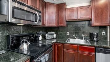 Coffee/tea maker, fridge, microwave, stovetop