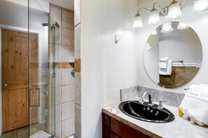 Shower, free toiletries, hair dryer
