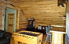 Game room - Peninsula Lodge Fish Creek (Gibraltar)