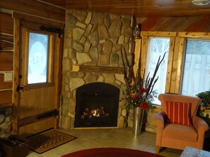 Interior - Peninsula Lodge Fish Creek (Gibraltar)