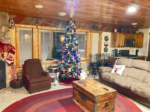 Smart TV, fireplace, DVD player, foosball - Peninsula Lodge Fish Creek (Gibraltar)