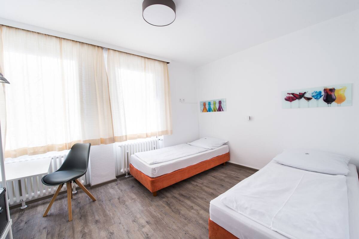 twin room | desk, free wifi, bed sheets, wheelchair access